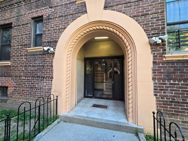 62-64 Saunders Street 4P, Rego Park, NY 11374