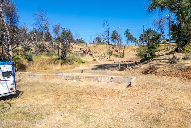 13592 Old Oregon Trail, Redding, CA 96003
