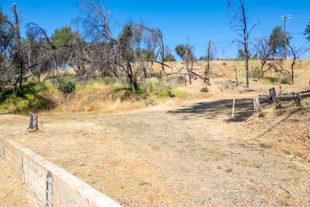 13592 Old Oregon Trail, Redding, CA 96003