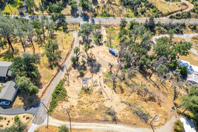 13592 Old Oregon Trail, Redding, CA 96003