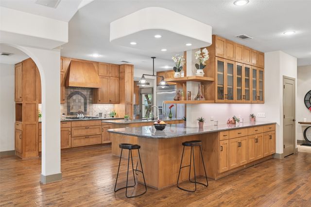 10612 De Bercy Court, Dallas, TX 75229