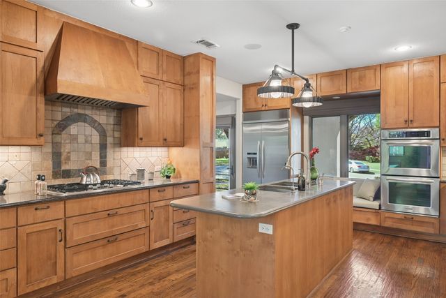 10612 De Bercy Court, Dallas, TX 75229