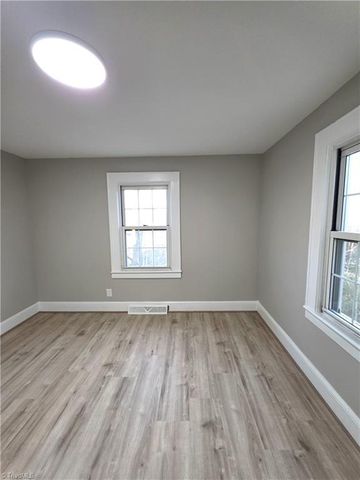 802 E Warren Avenue, Eden, NC 27288