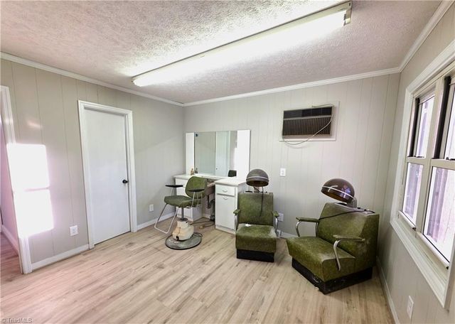 802 E Warren Avenue, Eden, NC 27288