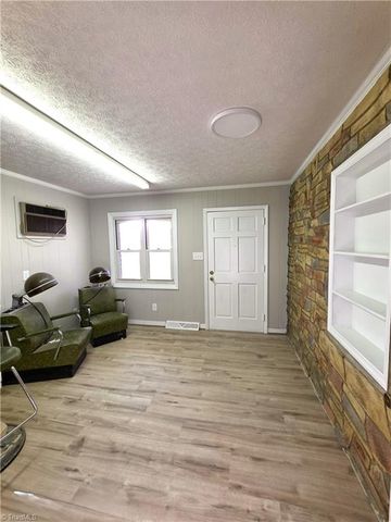 802 E Warren Avenue, Eden, NC 27288