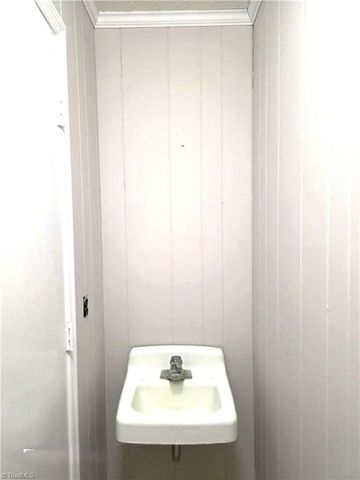 802 E Warren Avenue, Eden, NC 27288