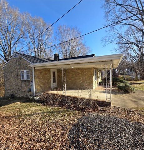 802 E Warren Avenue, Eden, NC 27288