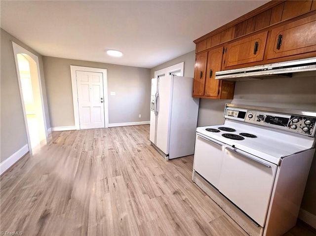 802 E Warren Avenue, Eden, NC 27288