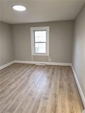 802 E Warren Avenue, Eden, NC 27288