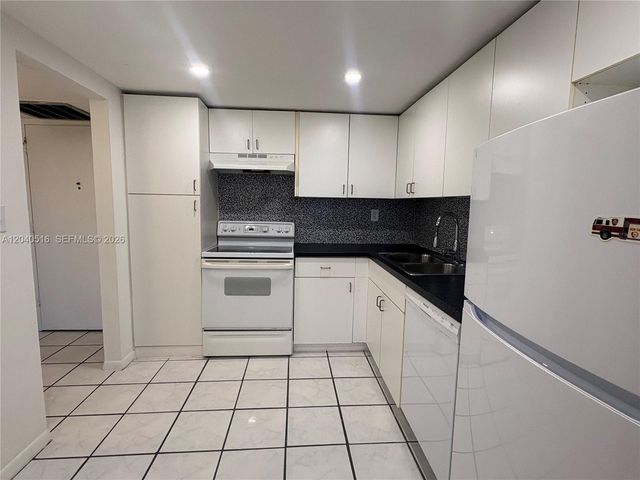 2741 Taft Street 211, Hollywood, FL 33020