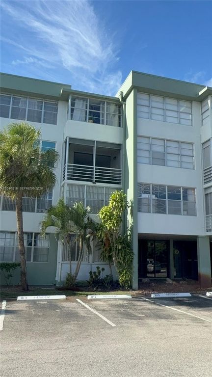 2741 Taft Street 211, Hollywood, FL 33020