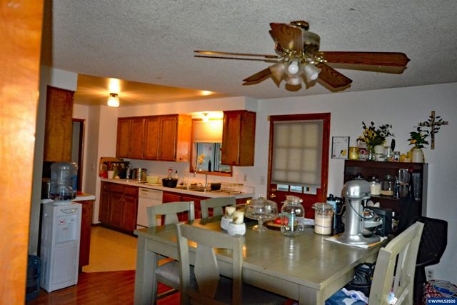1264 Lockhaven Dr NE, Keizer, OR 97303