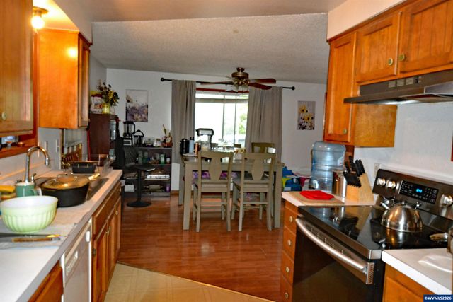 1264 Lockhaven Dr NE, Keizer, OR 97303