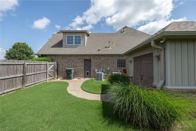 3907 W Mountain View Drive, Fayetteville, AR 72704