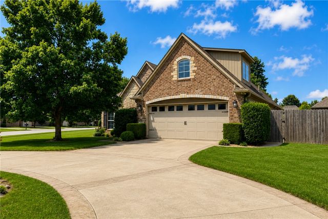 3907 W Mountain View Drive, Fayetteville, AR 72704
