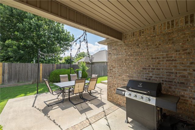 3907 W Mountain View Drive, Fayetteville, AR 72704
