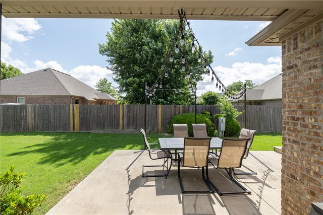 3907 W Mountain View Drive, Fayetteville, AR 72704