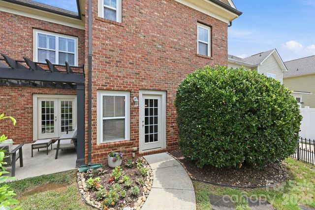 6333 Kennard Drive, Charlotte, NC 28216