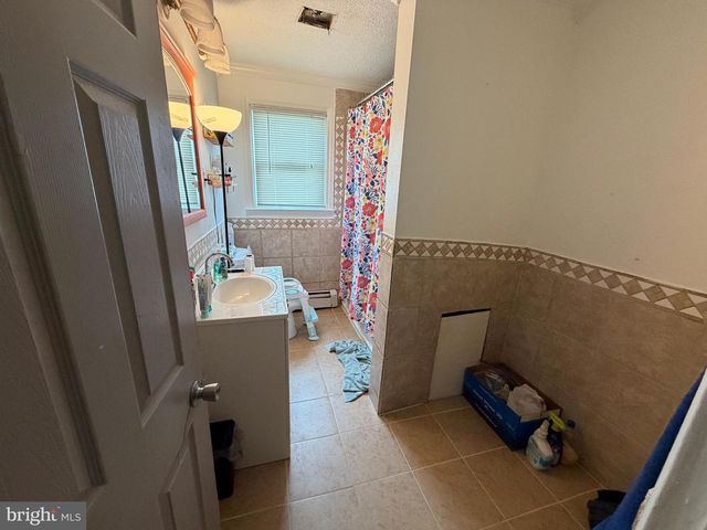 607 VETERANS HWY, Bristol, PA 19007