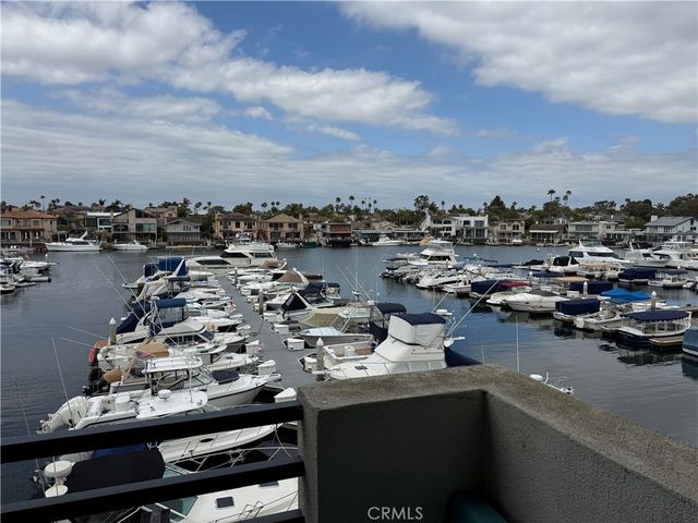 4165 Warner Avenue 202, Huntington Beach, CA 92649