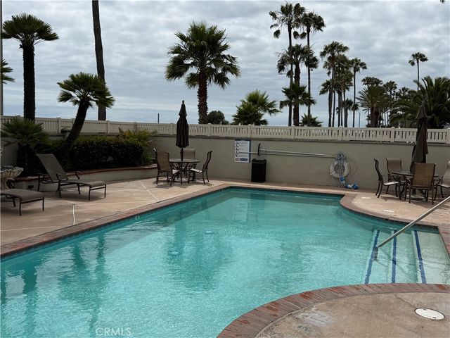 4165 Warner Avenue 202, Huntington Beach, CA 92649