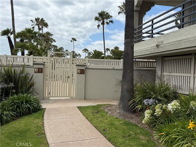 4165 Warner Avenue 202, Huntington Beach, CA 92649