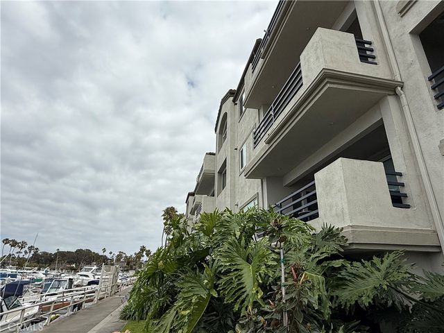 4165 Warner Avenue 202, Huntington Beach, CA 92649
