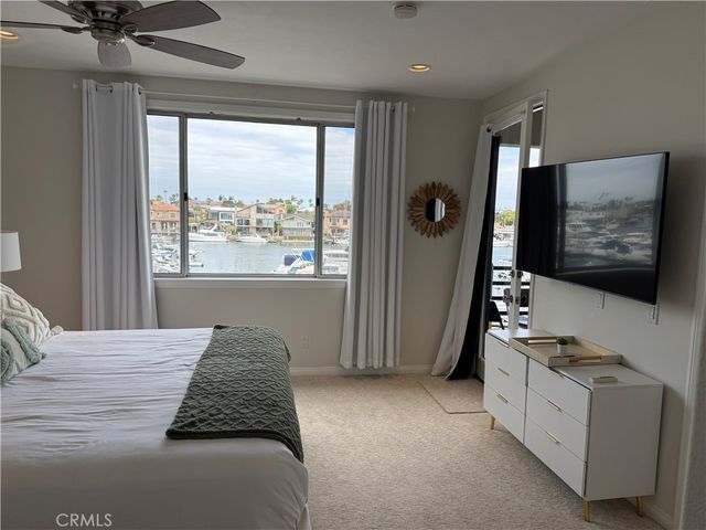 4165 Warner Avenue 202, Huntington Beach, CA 92649