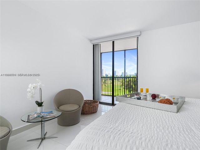 20379 W Country Club Dr 536, Aventura, FL 33180