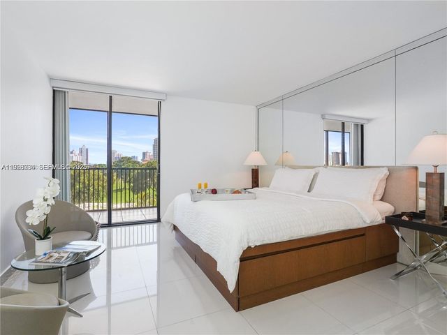 20379 W Country Club Dr 536, Aventura, FL 33180