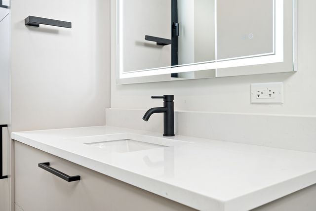 4706 N Malden Street 3North, Chicago, IL 60640