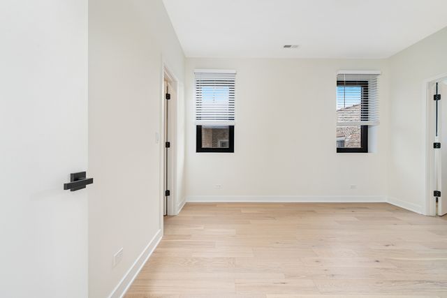 4706 N Malden Street 3North, Chicago, IL 60640