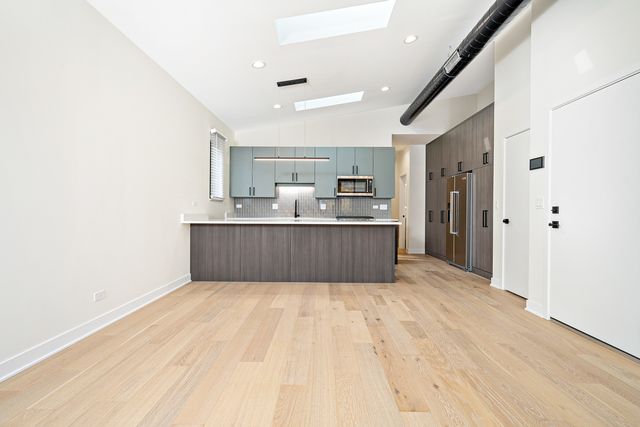 4706 N Malden Street 3North, Chicago, IL 60640