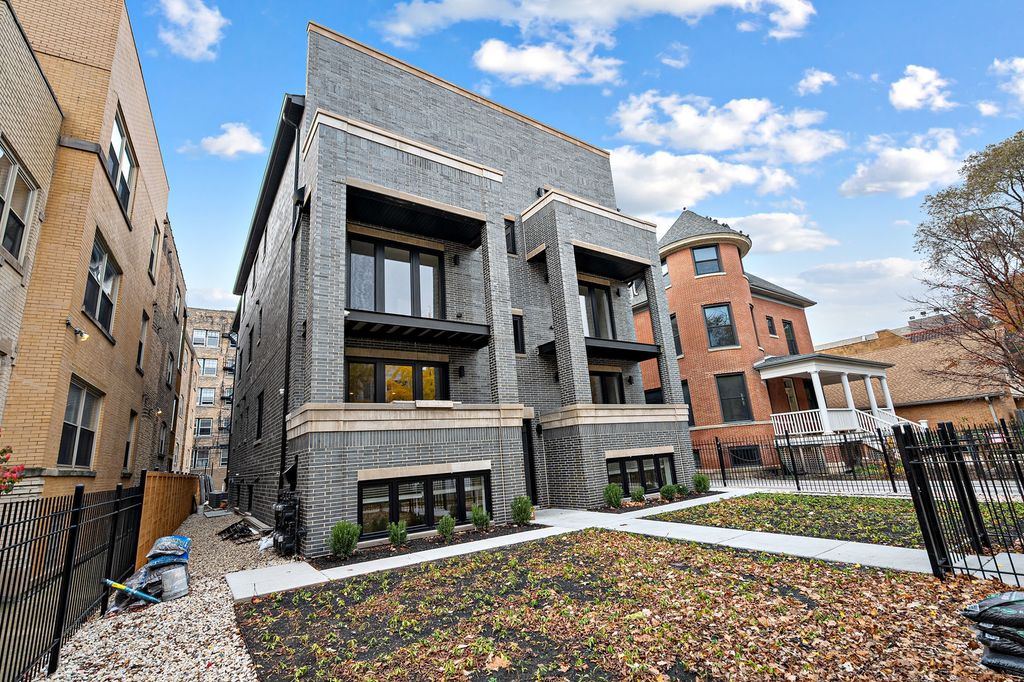 4706 N Malden Street 3North, Chicago, IL 60640