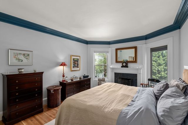 43 Carlton St 2, Brookline, MA 02446