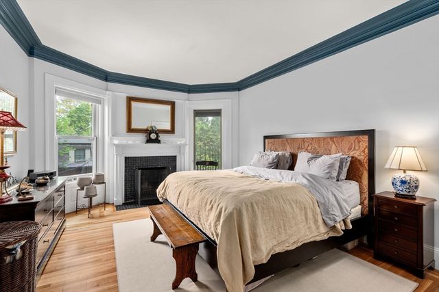 43 Carlton St 2, Brookline, MA 02446