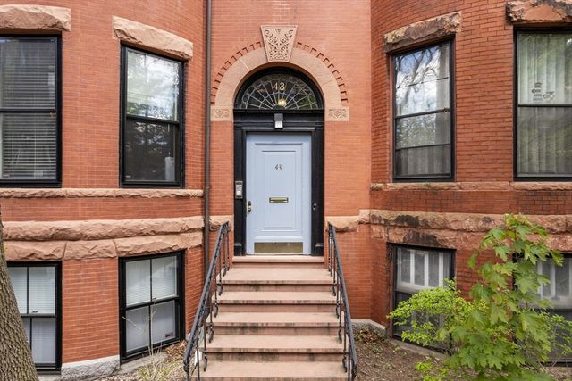 43 Carlton St 2, Brookline, MA 02446
