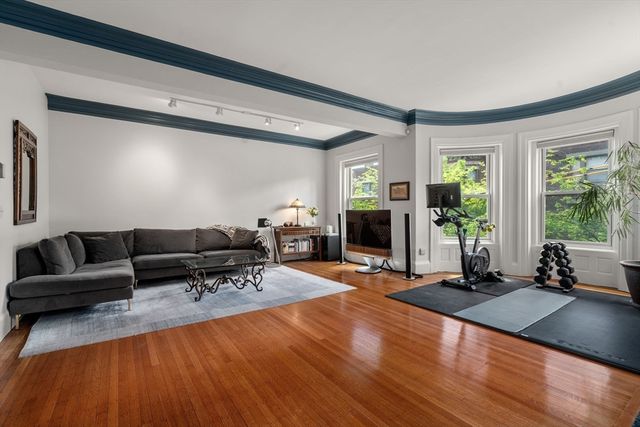 43 Carlton St 2, Brookline, MA 02446