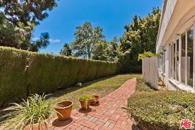 131 Ashdale Avenue, Los Angeles, CA 90049