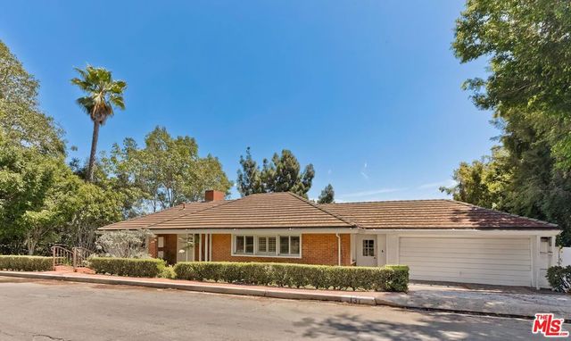 131 Ashdale Avenue, Los Angeles, CA 90049