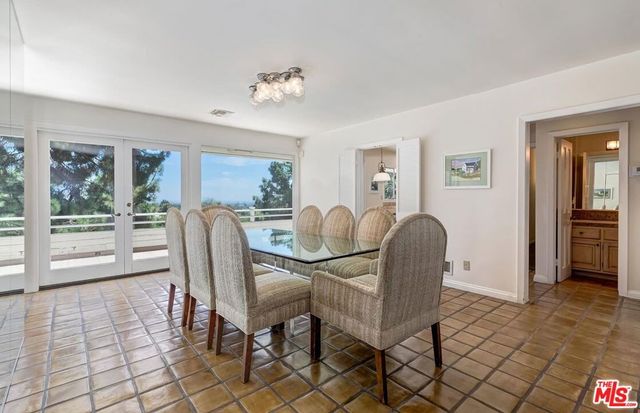 131 Ashdale Avenue, Los Angeles, CA 90049