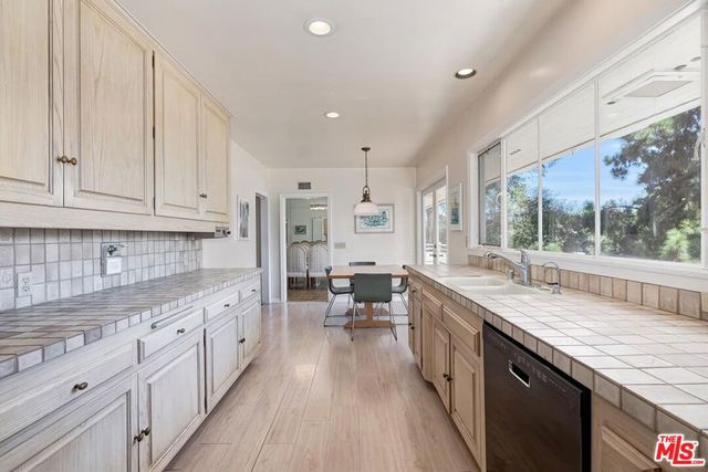 131 Ashdale Avenue, Los Angeles, CA 90049