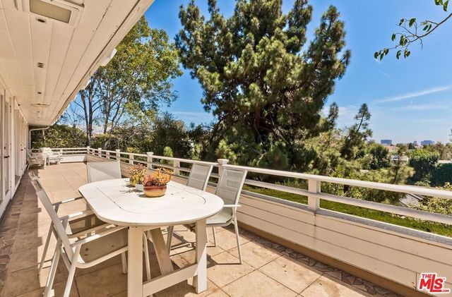 131 Ashdale Avenue, Los Angeles, CA 90049