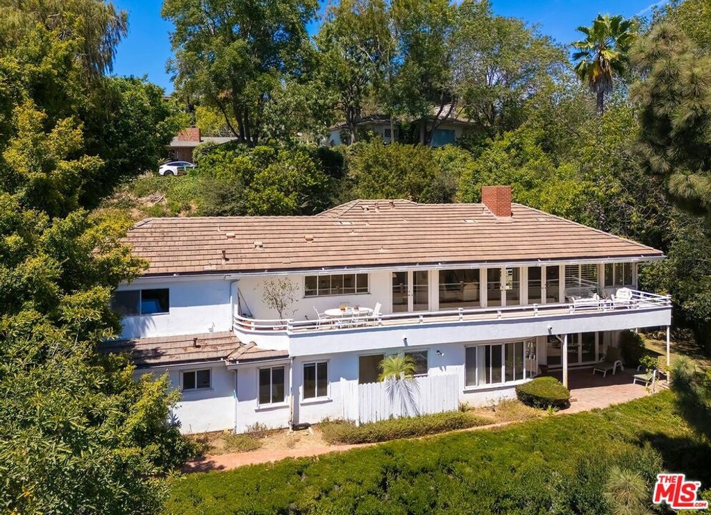 131 Ashdale Avenue, Los Angeles, CA 90049