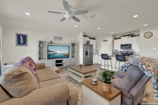 1316 Parkwood, Seguin, TX 78155