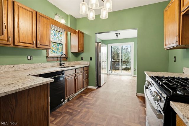 102 E Brookside Avenue, Akron, OH 44301