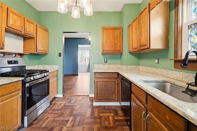 102 E Brookside Avenue, Akron, OH 44301