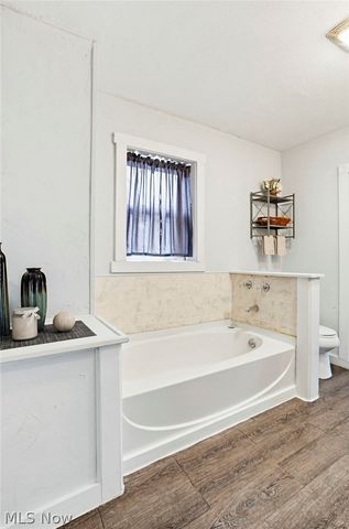 102 E Brookside Avenue, Akron, OH 44301