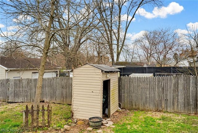 102 E Brookside Avenue, Akron, OH 44301