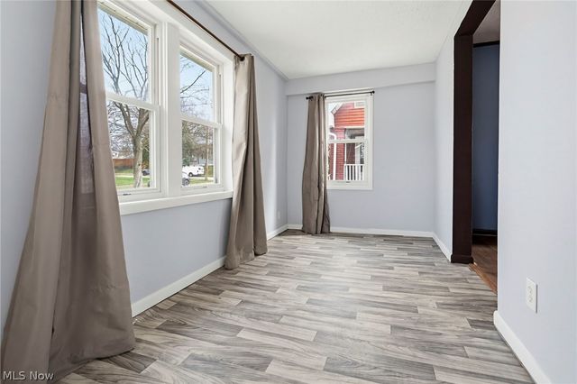 102 E Brookside Avenue, Akron, OH 44301